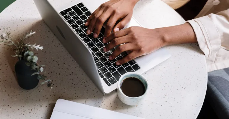 découvrez comment évaluer la fiabilité des blogs santé pour obtenir des informations précises et vérifiées sur votre bien-être.