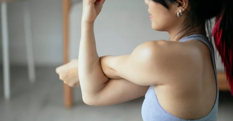 découvrez des exercices efficaces pour tonifier vos bras et sculpter votre silhouette. améliorez votre force et votre endurance avec notre guide complet de tonification des bras.