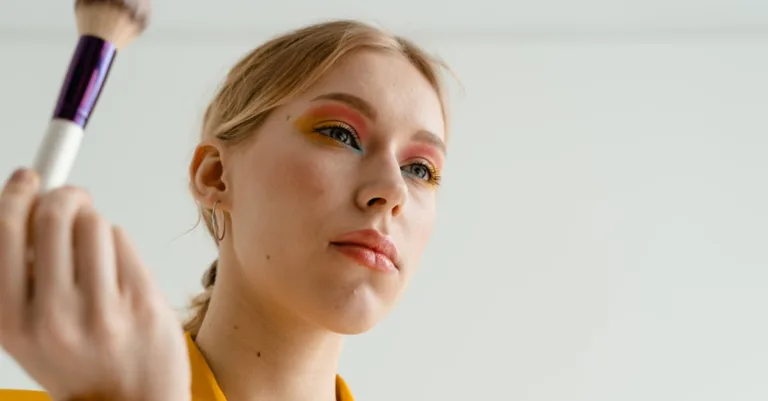 découvrez les meilleures couleurs qui mettent en valeur les peaux claires pour un style éclatant et harmonieux.
