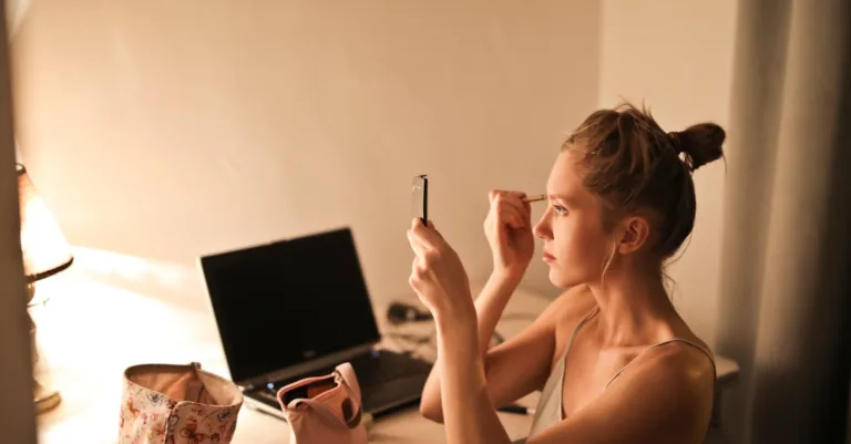 découvrez des routines du soir efficaces pour bien terminer la journée, favoriser la relaxation et améliorer la qualité de votre sommeil.