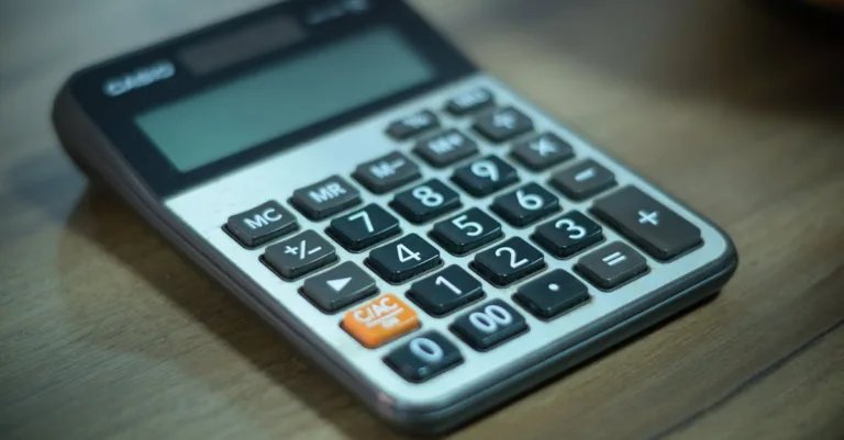 calculez facilement l'épaisseur de vos lentilles avec notre calculateur précis et rapide. idéal pour opticiens et passionnés de lunettes.